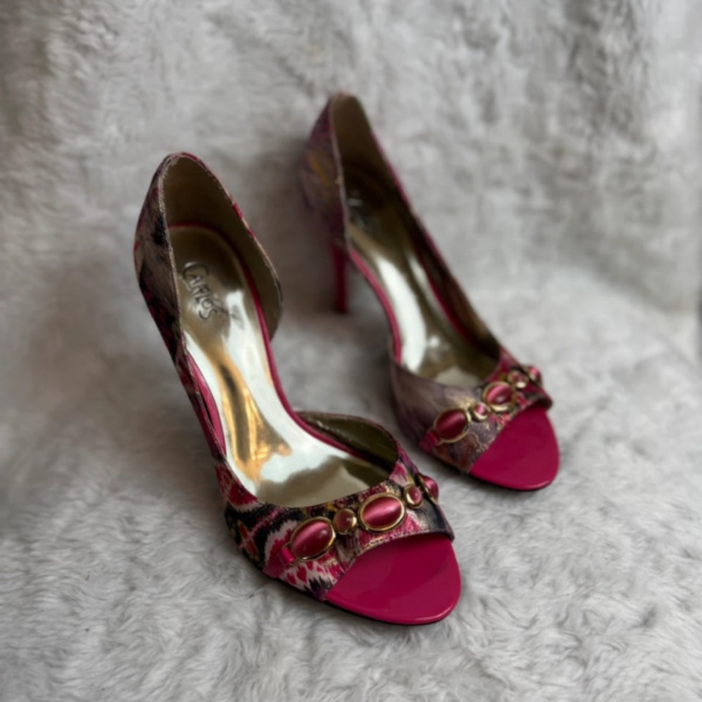 Guess Fuchsia and Gold Patterned Heels